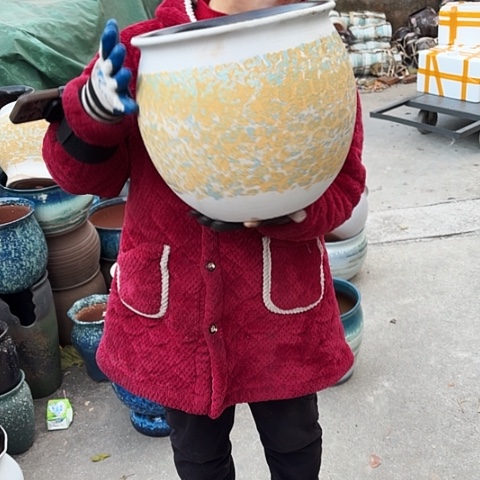 口29高28瑕疵底裂盆子。