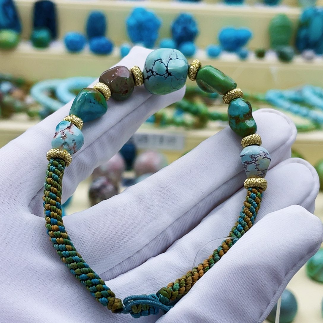 绿松石颈饰未镶嵌