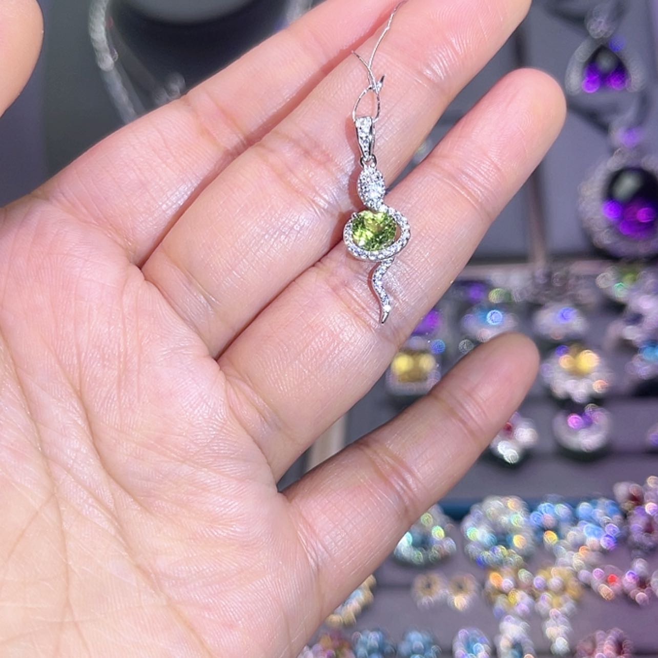 【闪购商品】橄榄石吊坠(赠链)银S925镶嵌