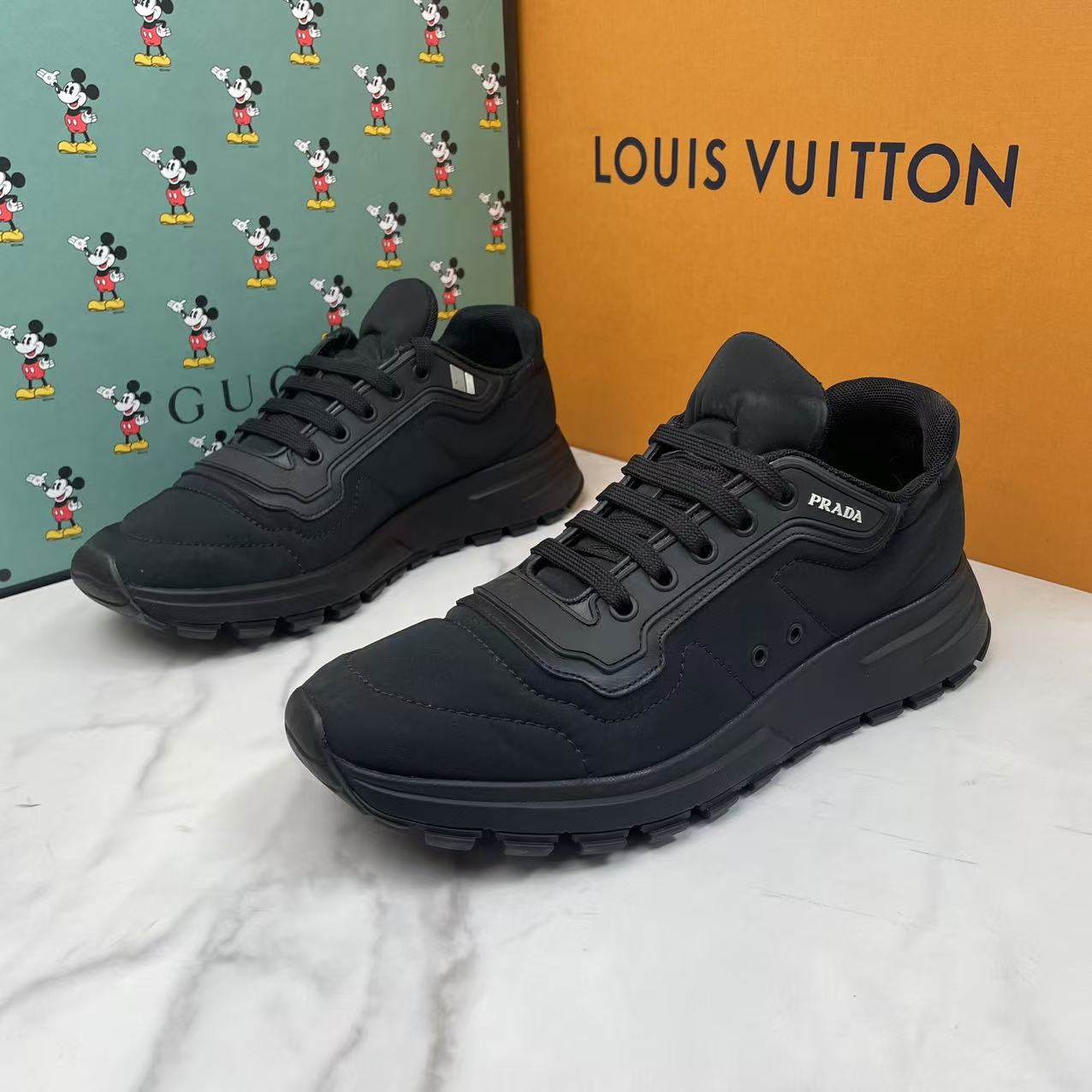 99新 Prada/普拉达 黑色帆布侧边小logo休闲潮流百搭运动鞋/40码