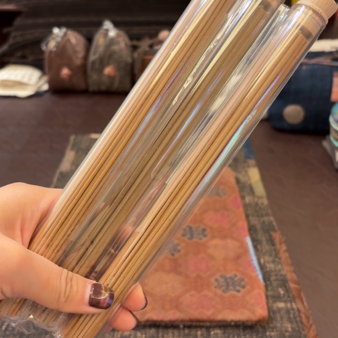 L***U鹅梨帐中香2崖柏1