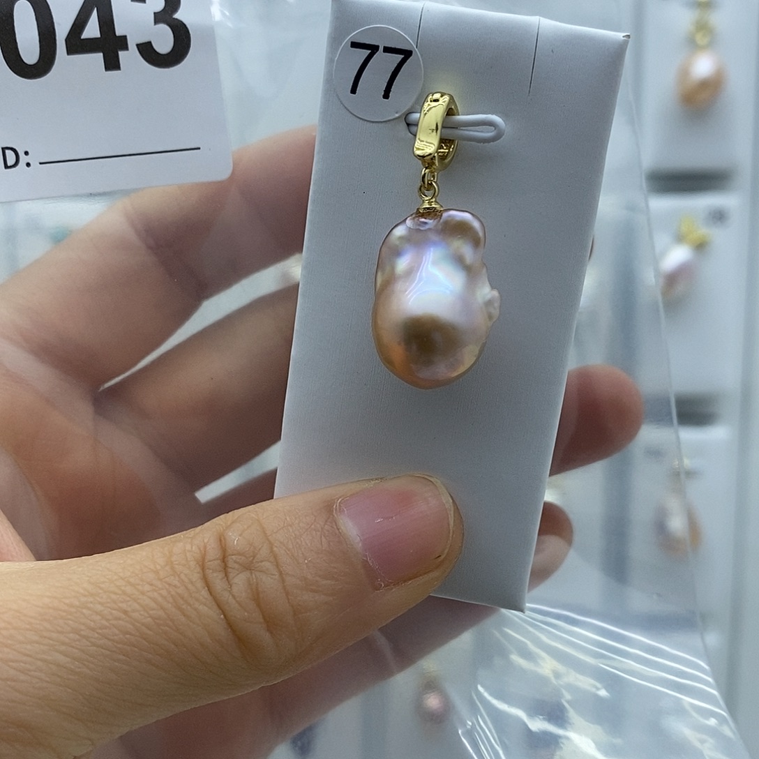 钛钢淡水珍珠颈饰