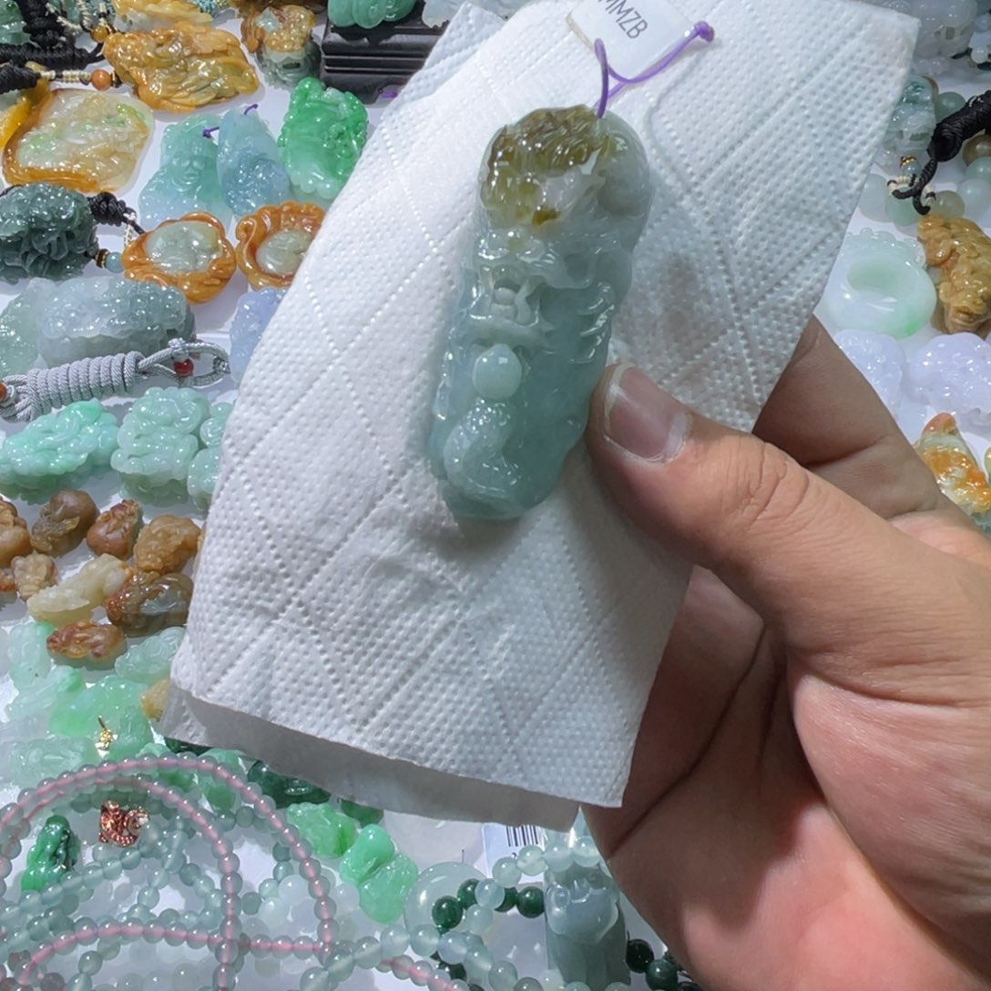 翡翠颈饰未镶嵌天然