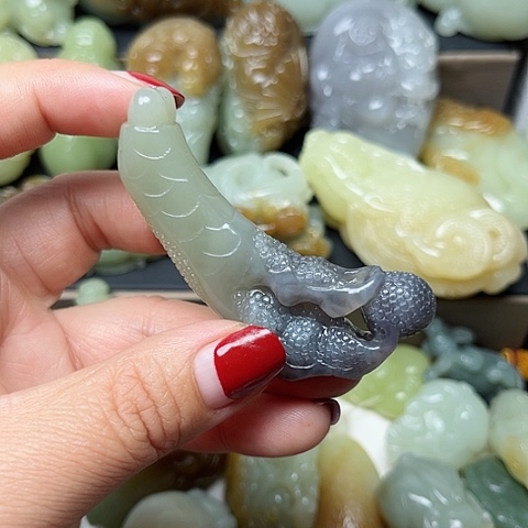 颈饰未镶嵌和田玉龍**神