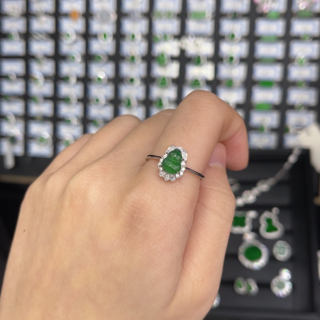 翡翠戒指银S925镶嵌翡翠戒指