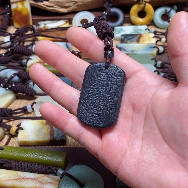 蛇纹石玉挂件未镶嵌陈*长