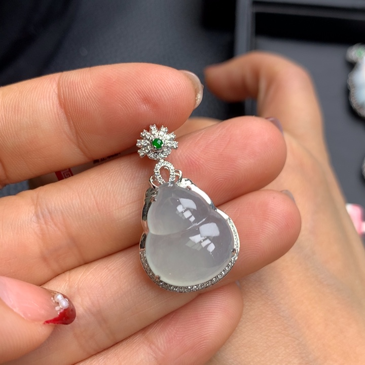 翡翠吊坠(不含链)18K金镶嵌