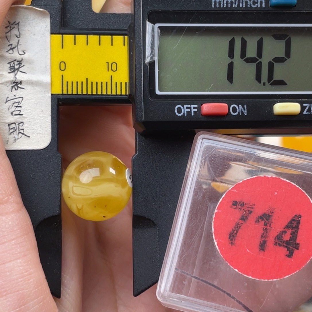 蜜蜡未镶嵌珠宝奇石瑕疵