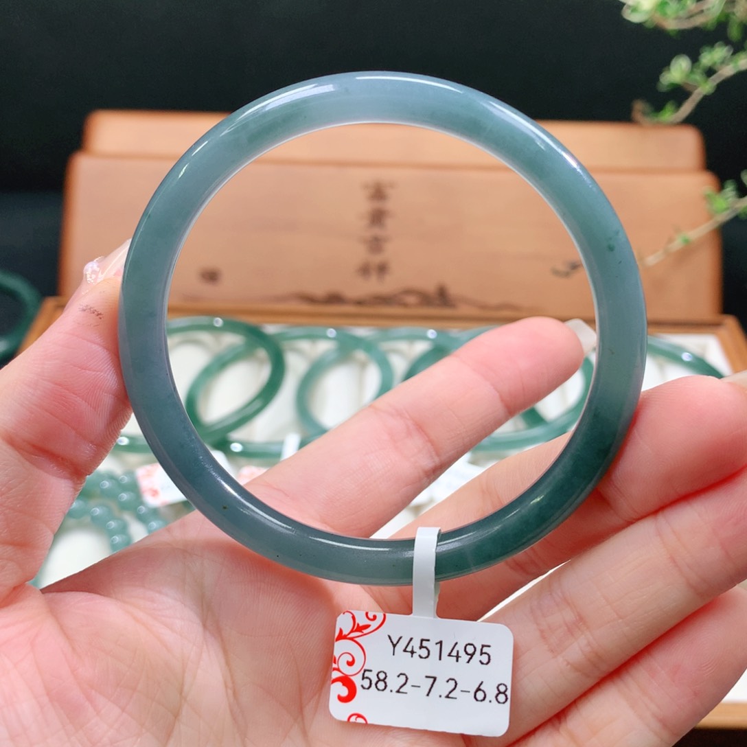 翡翠手镯未镶嵌天然