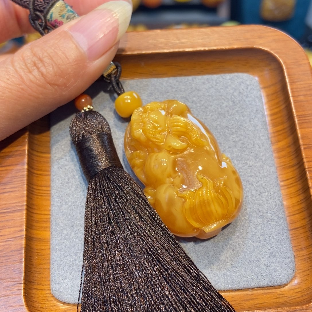 琥珀未镶嵌颈饰蜜蜡
