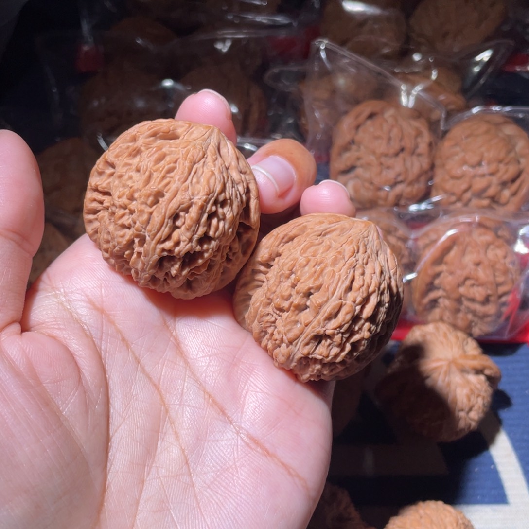 痞***帅吊坠文玩核桃全品绣球39