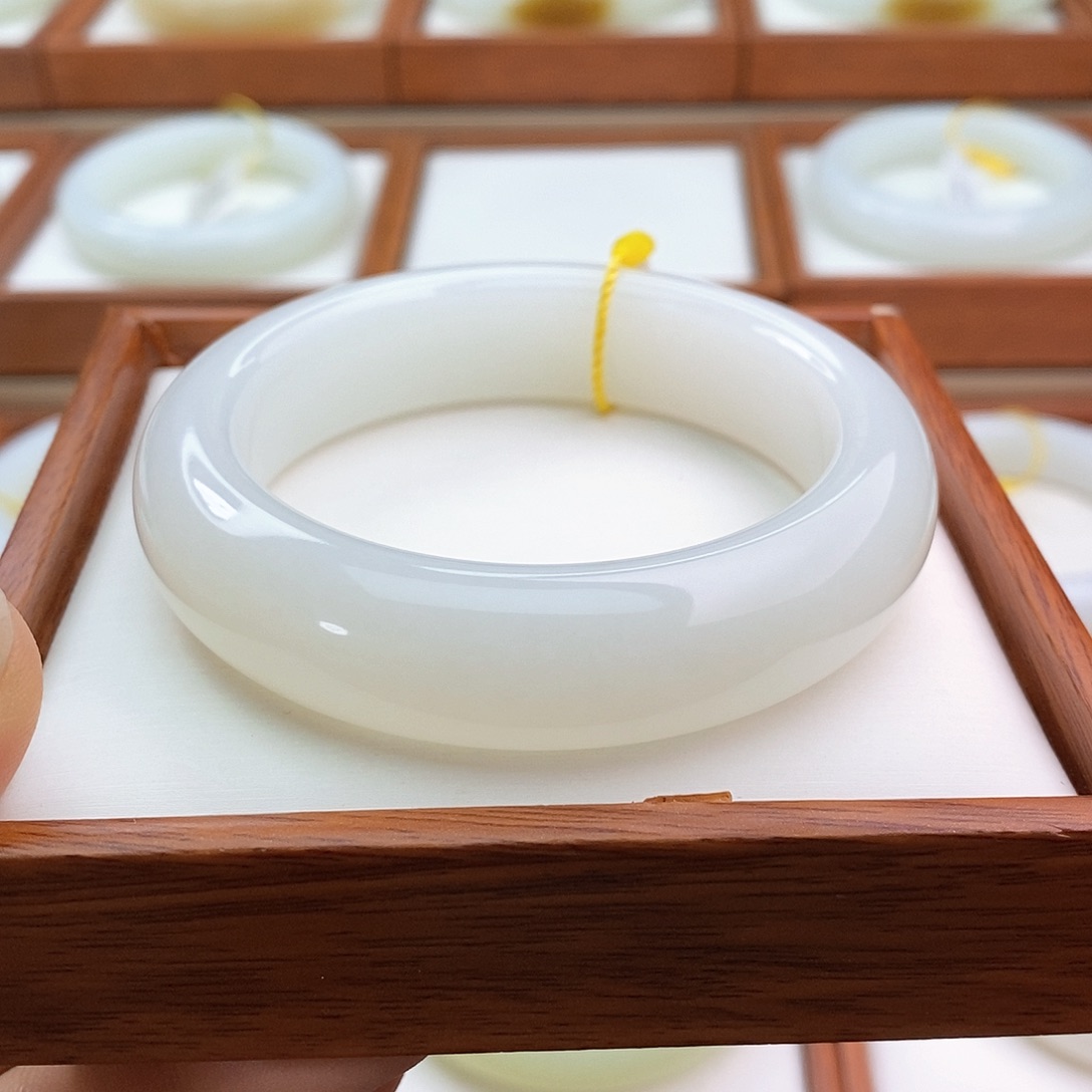 和田玉（白玉）手镯未镶嵌