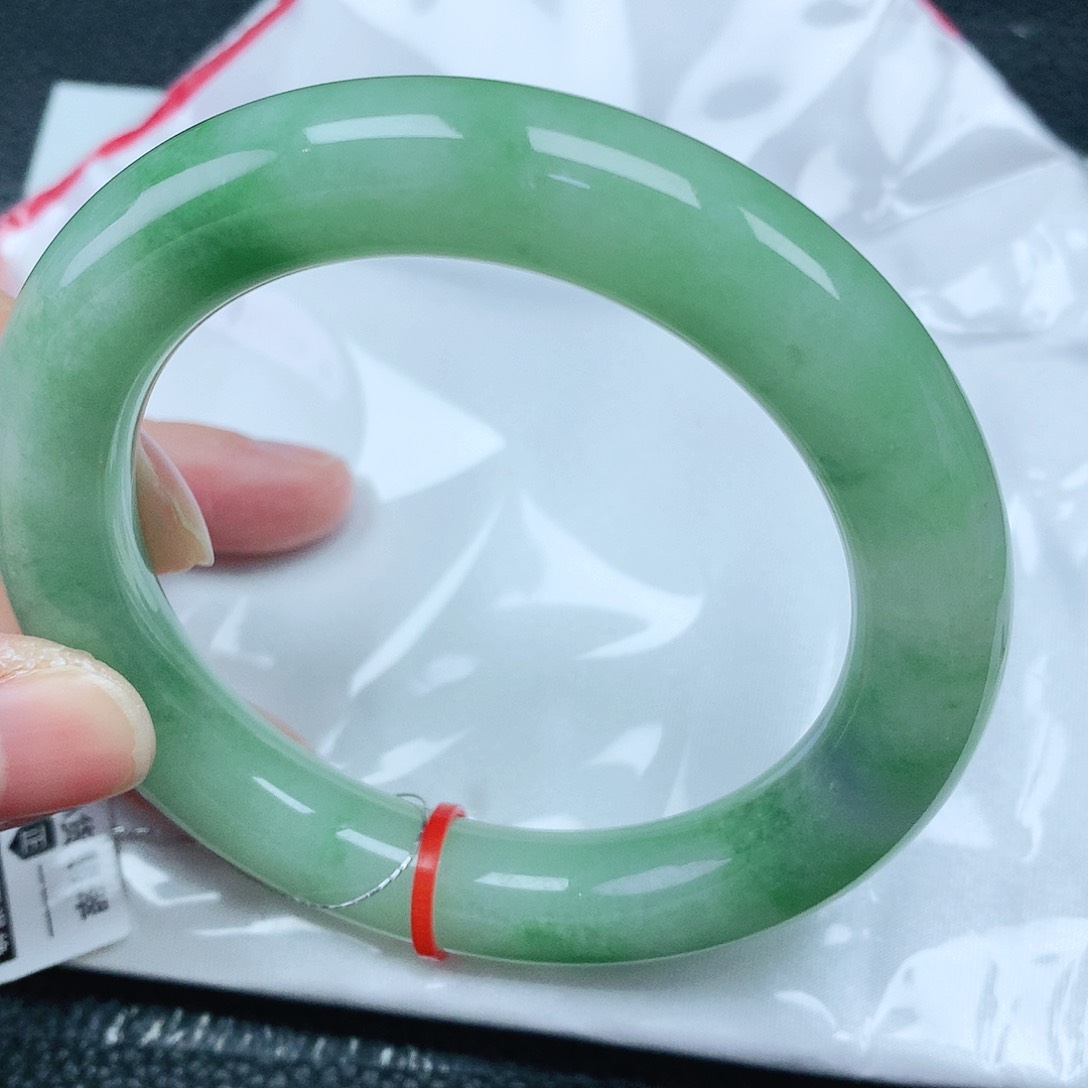 翡翠手镯未镶嵌57胖