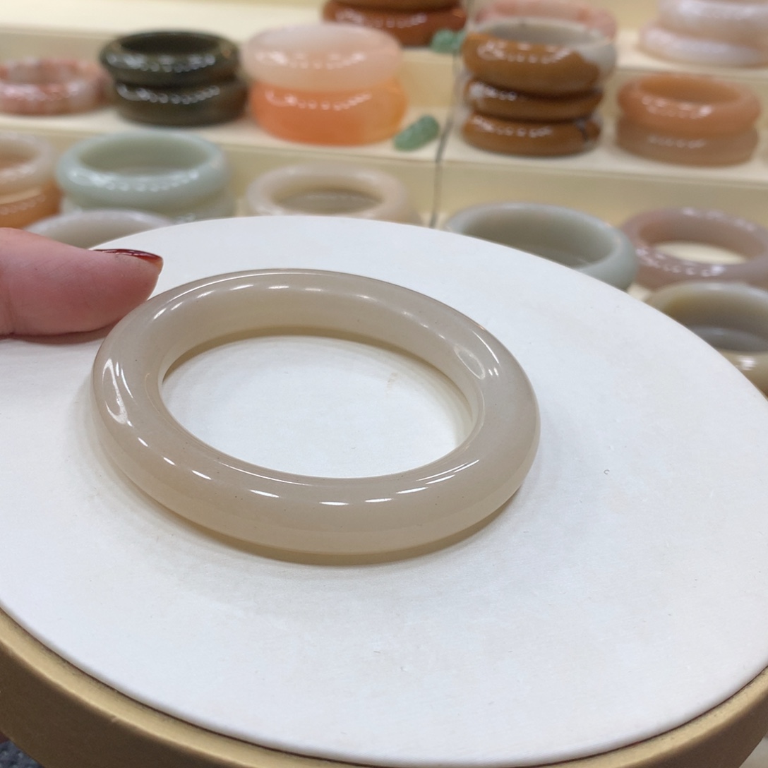 是***静石英岩玉钛钢手镯