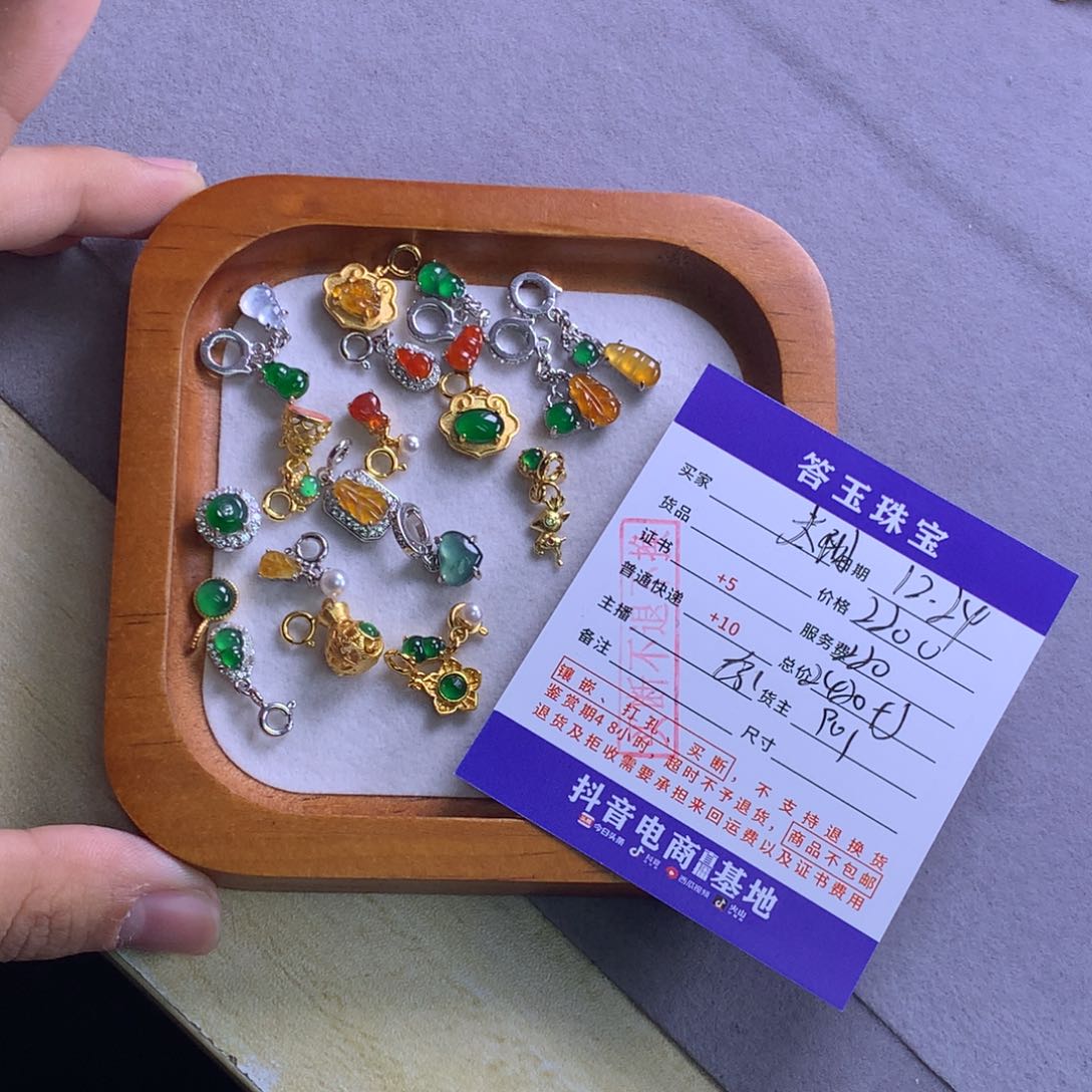 未镶嵌挂件翡翠天**