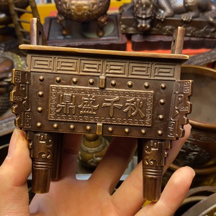 铜器摆件做工精良
