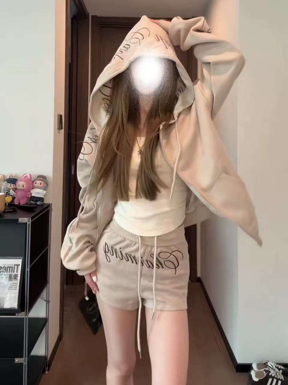 三金 秋季穿搭女美式辣妹慵懒连帽卫衣外套68102