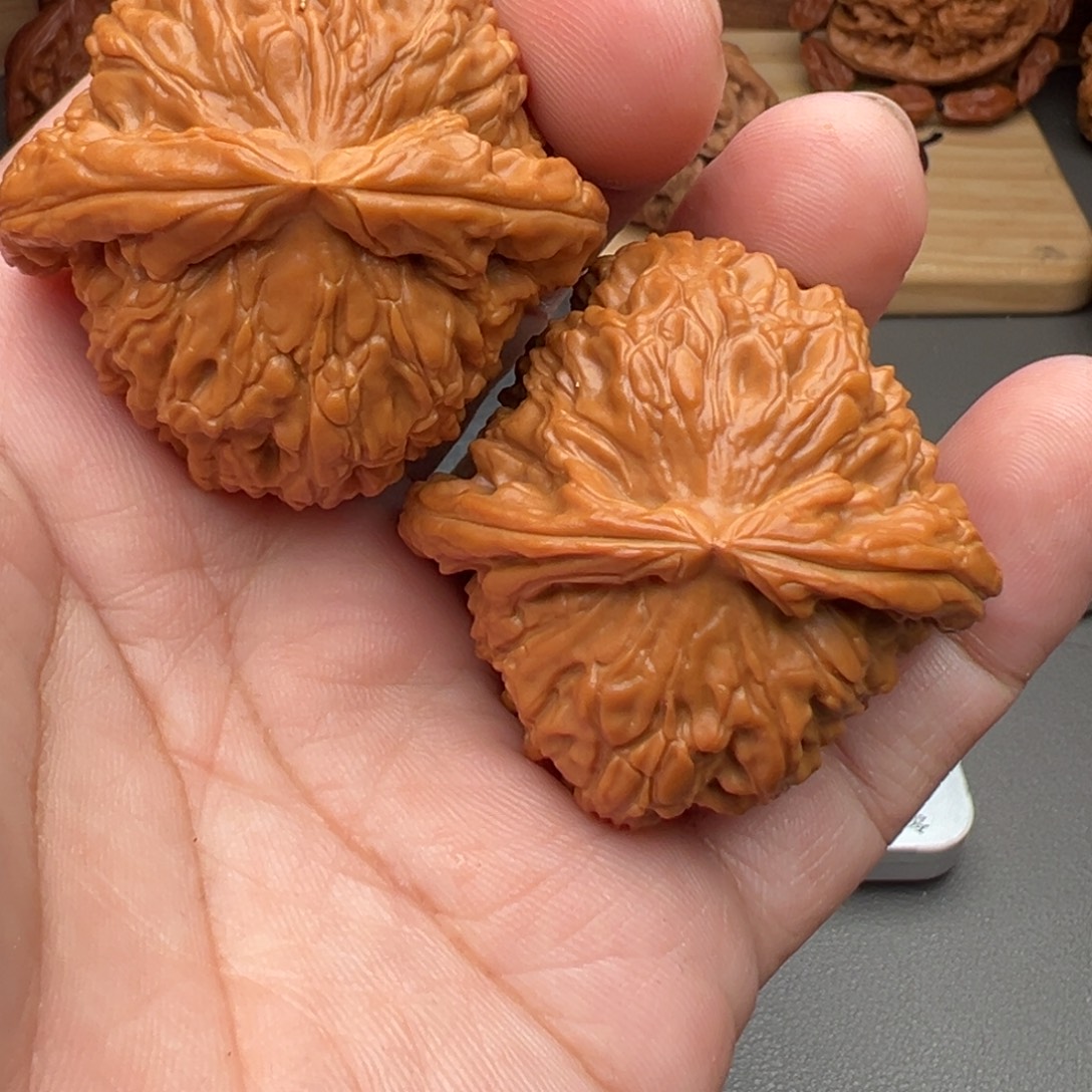 文玩核桃把件白狮子