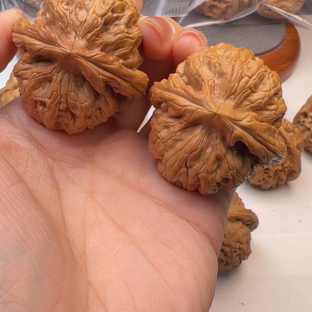 文玩核桃吊坠快***人红锦鲤44