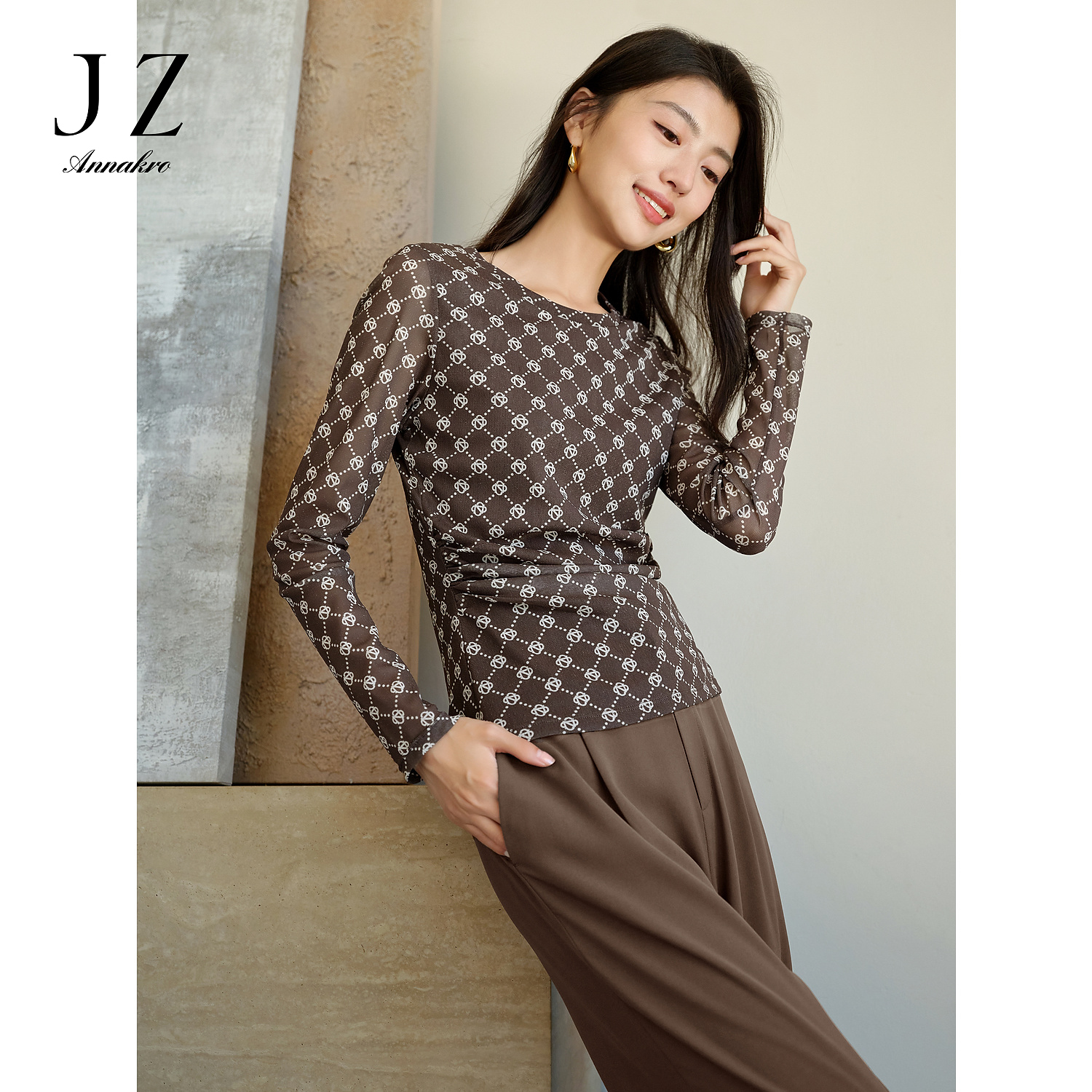 【籽言专属】玖姿安娜蔻JTEC80118轻熟老花长袖打底衫上衣女春新款