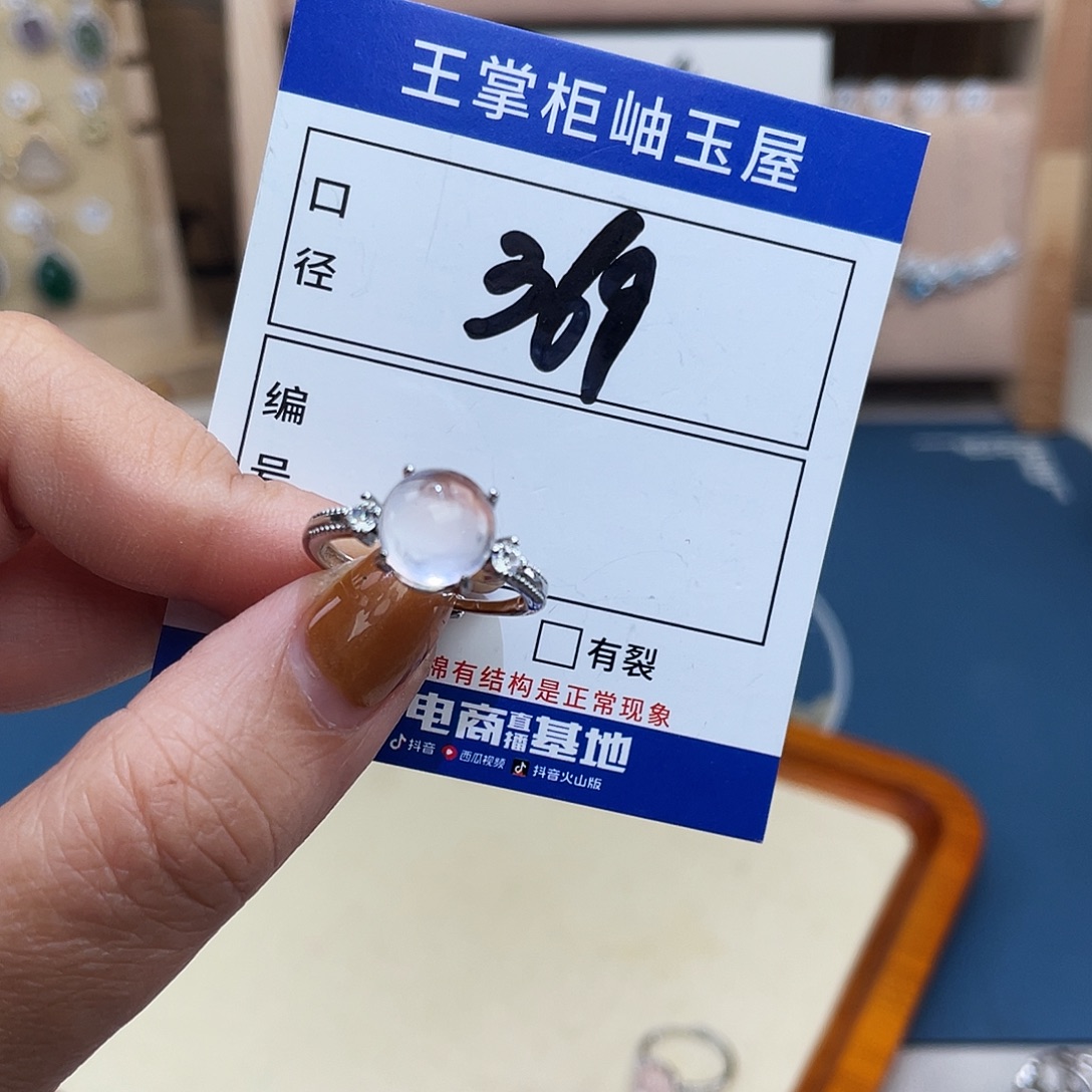 合金水晶颈饰多样性