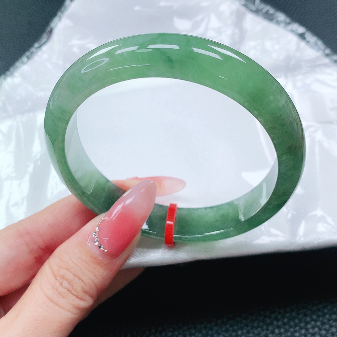 翡翠手镯未镶嵌57圈