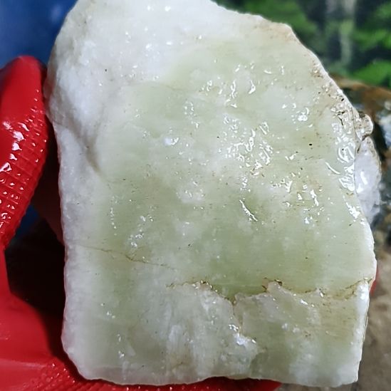 蛇纹石玉未镶嵌珠宝奇石