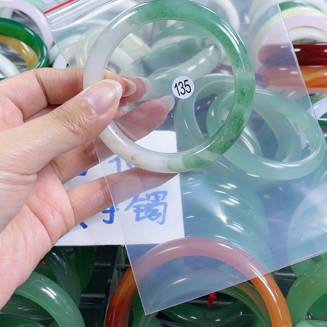 石英质玉手镯未镶嵌58