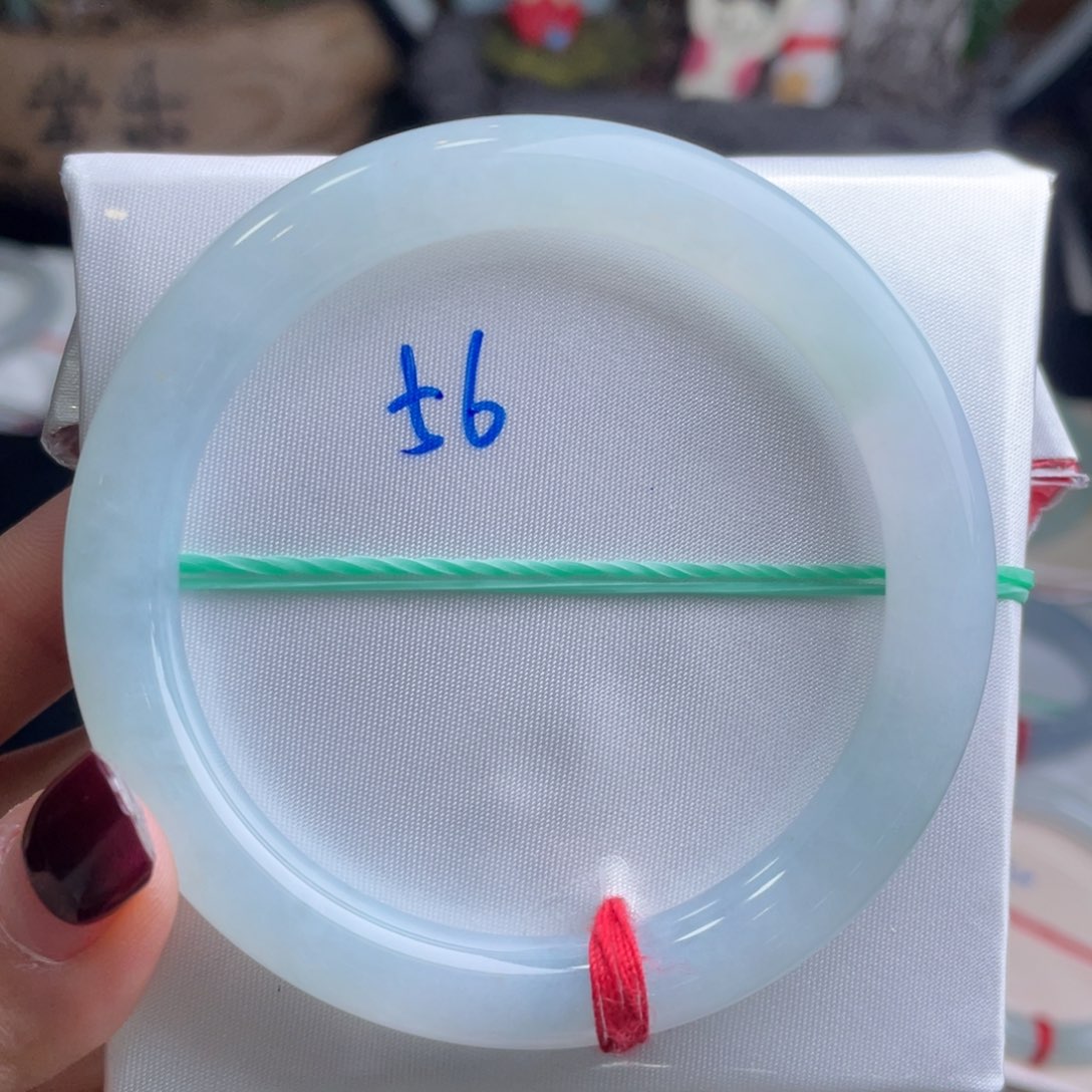 翡翠手镯未镶嵌翡翠手镯