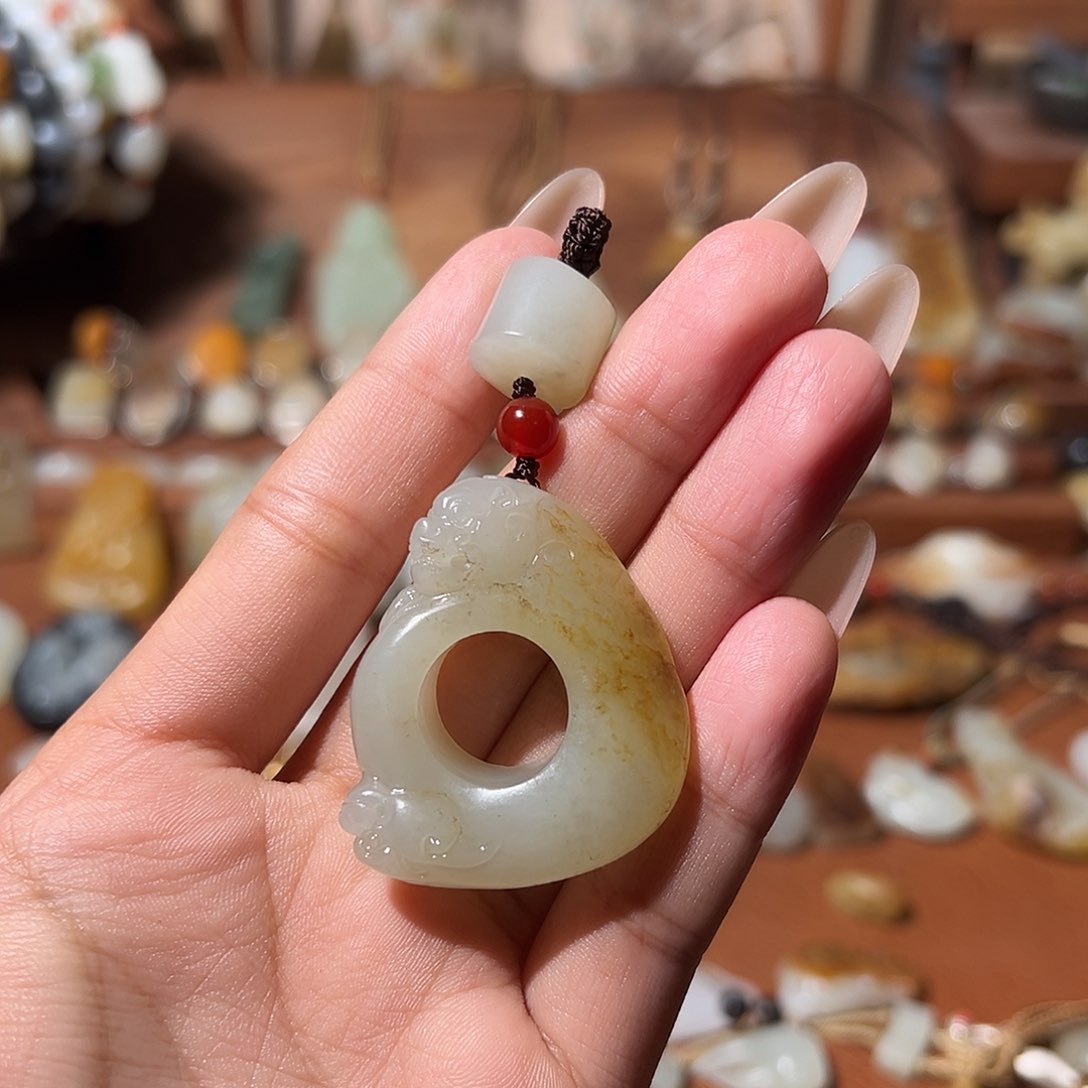 和田玉颈饰未镶嵌