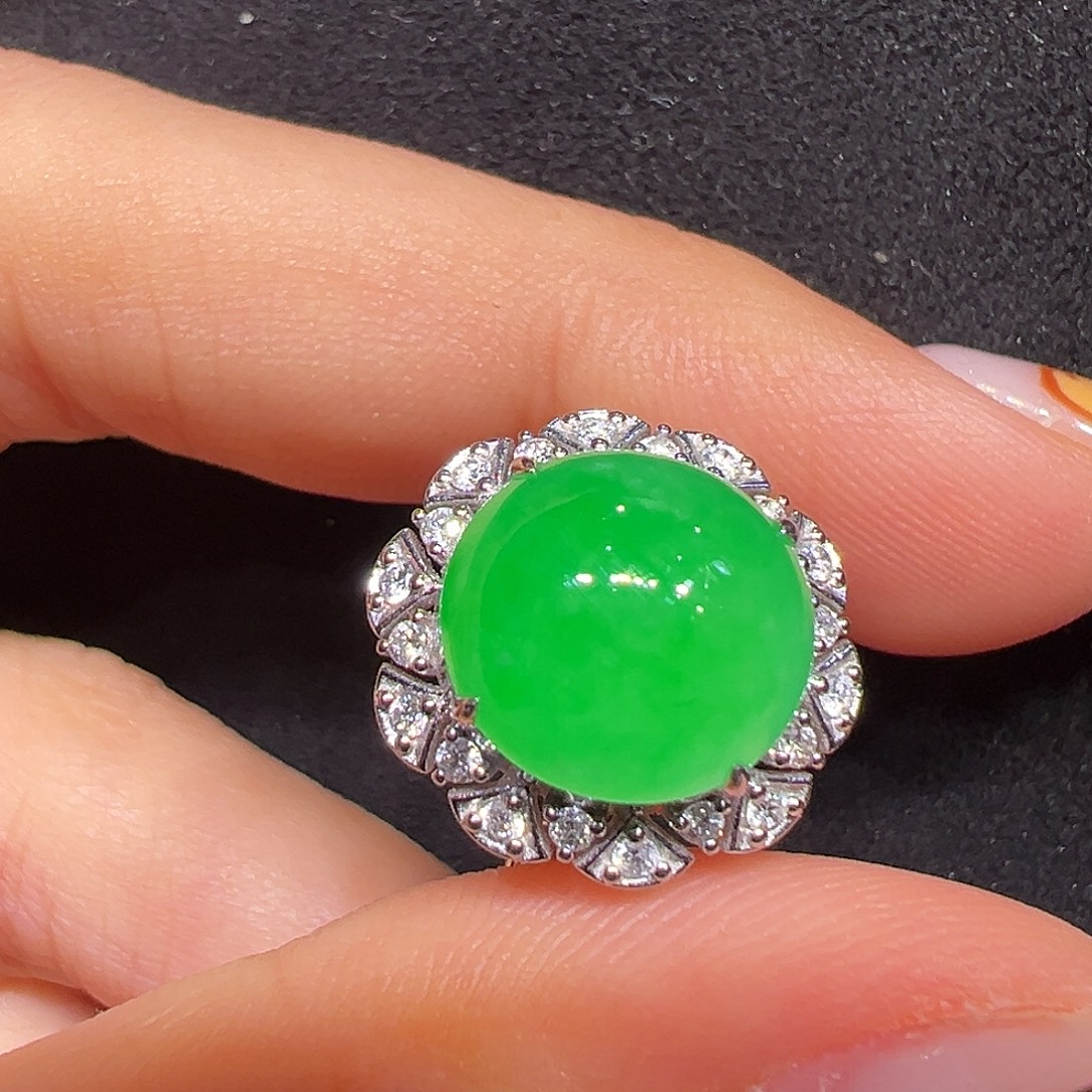 翡翠18K金镶嵌戒指蛋面