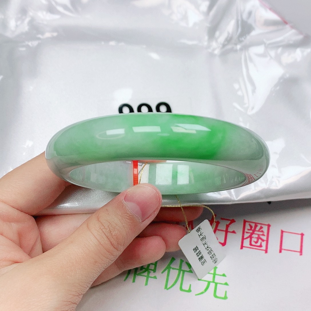 翡翠手镯未镶嵌抖音999