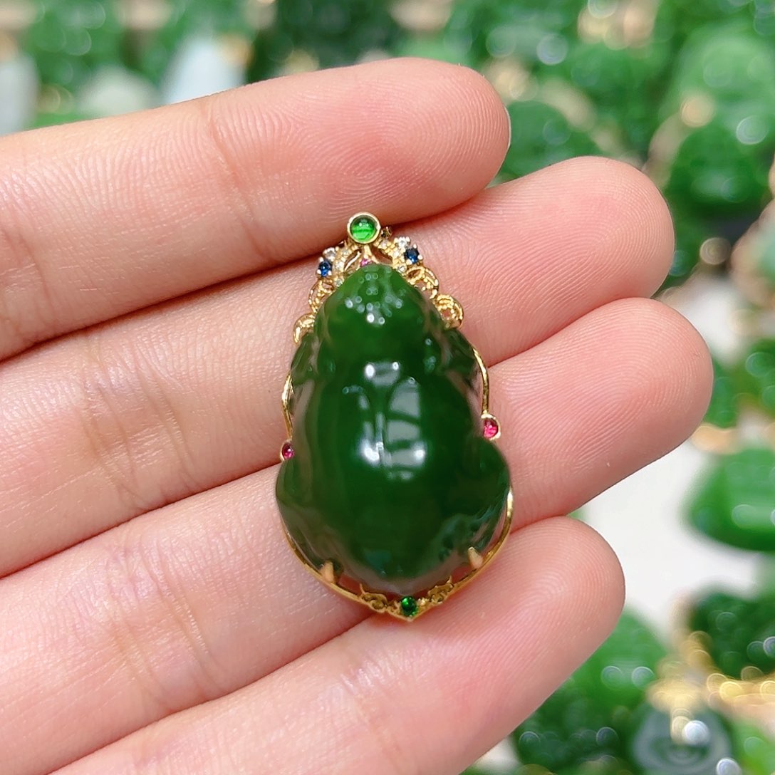 和田玉（碧玉）颈饰18K金镶嵌