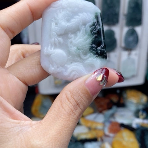 翡翠颈饰未镶嵌翡翠