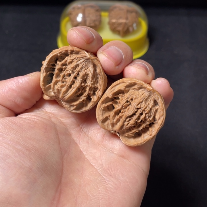 文玩核桃把件小型蛇头36尖有修