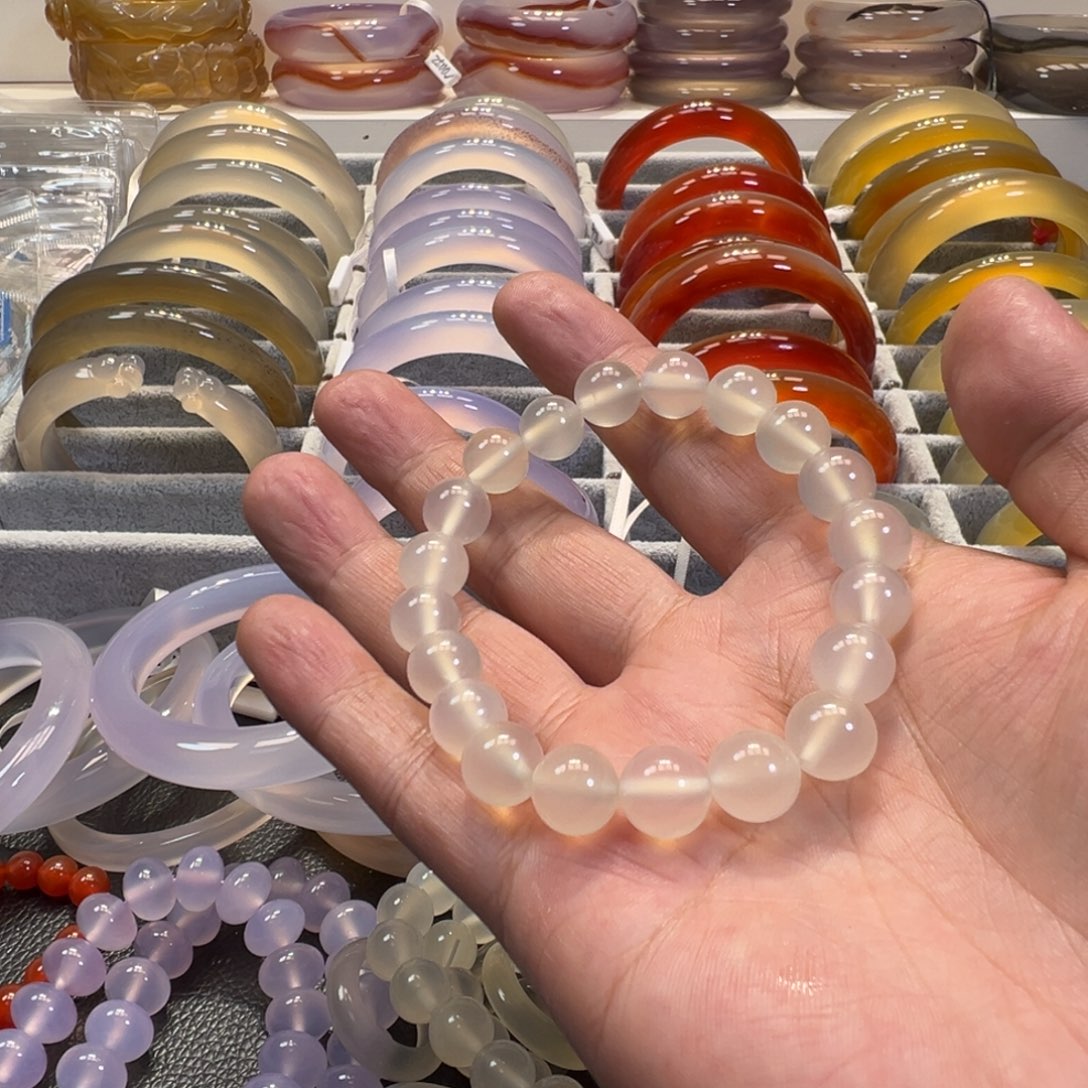 J***G玛瑙/玉髓未镶嵌手镯