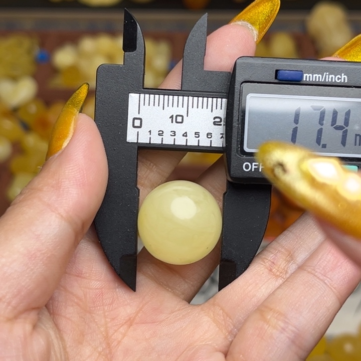 Q***.蜜蜡未镶嵌珠宝奇石瑕疵放漏