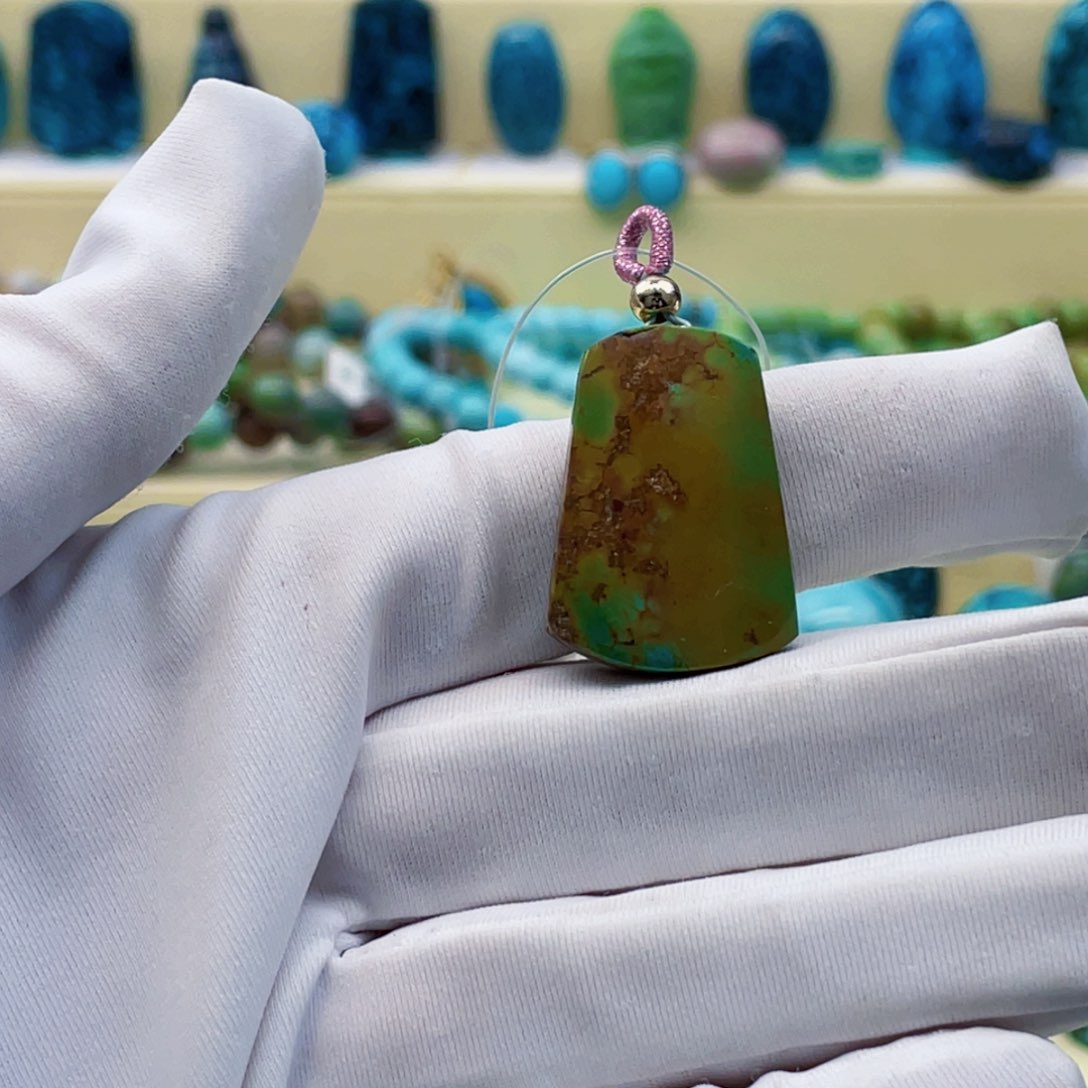 绿松石颈饰未镶嵌