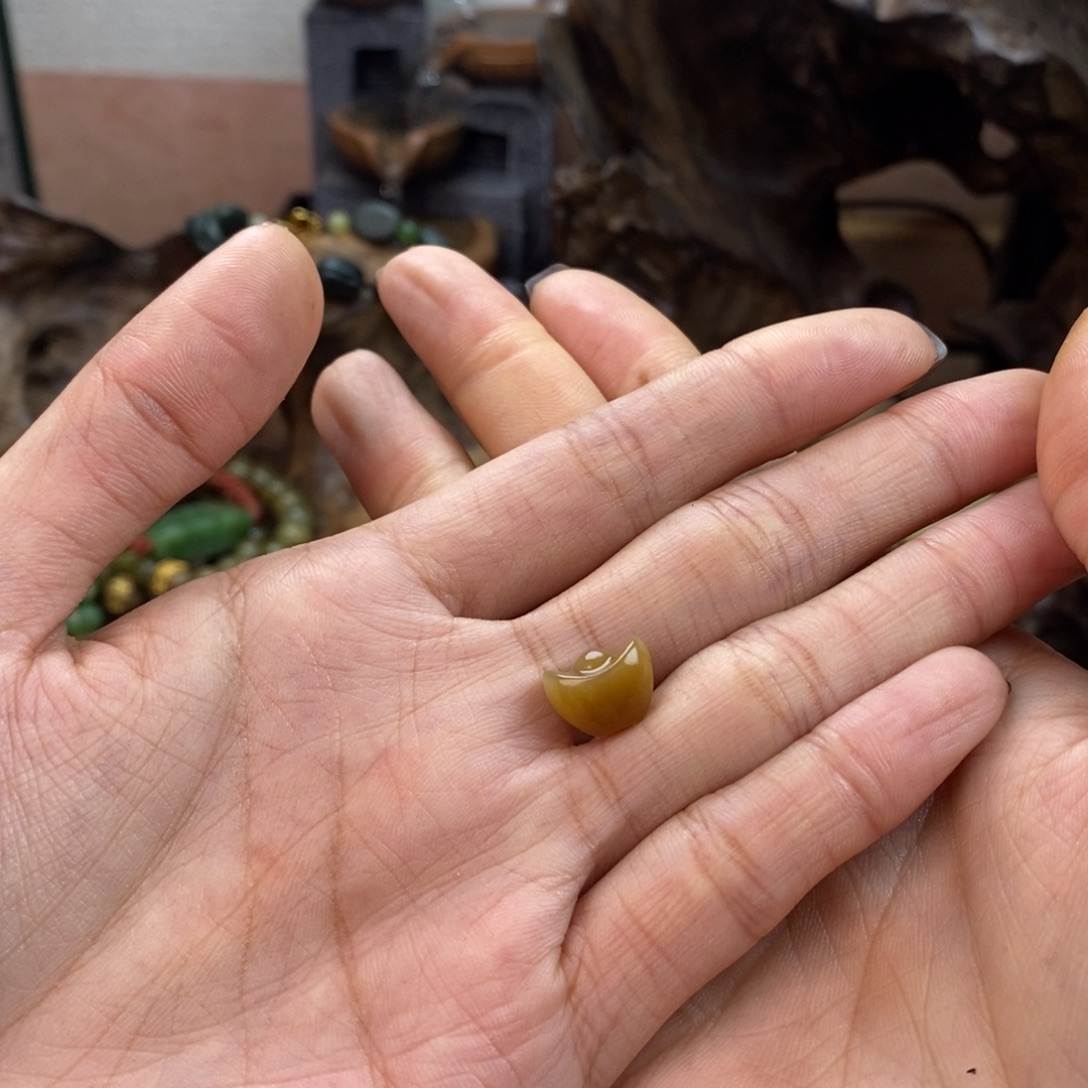 L***y和田玉（糖玉）未镶嵌颈饰