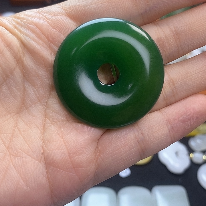 石英质玉颈饰未镶嵌