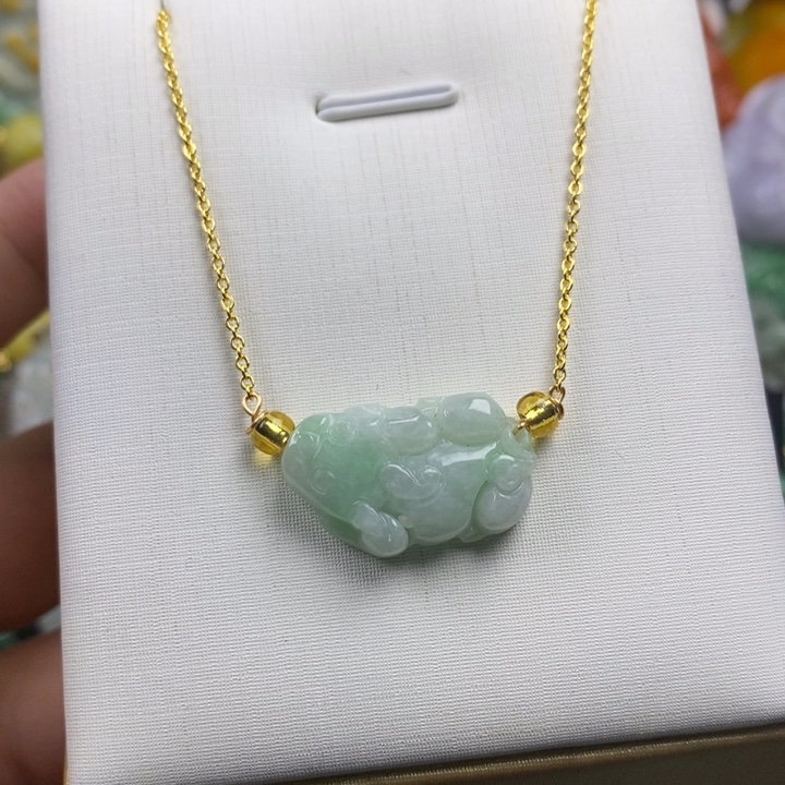 翡翠未镶嵌吊坠(赠链)