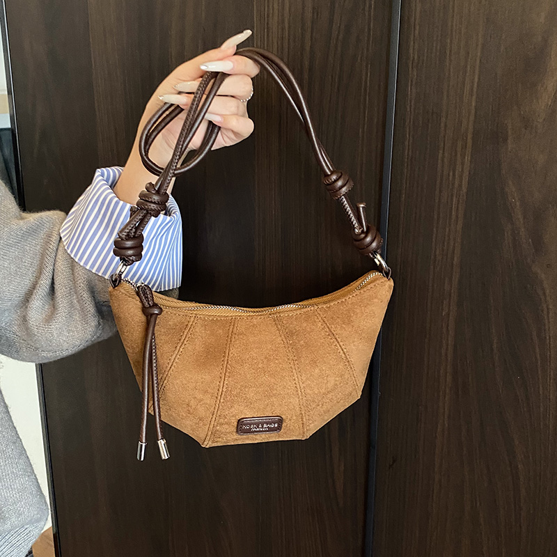 【铂昂】牛角小包包磨砂韩版中性风斜挎包防刮斜跨单肩网红肩包休闲