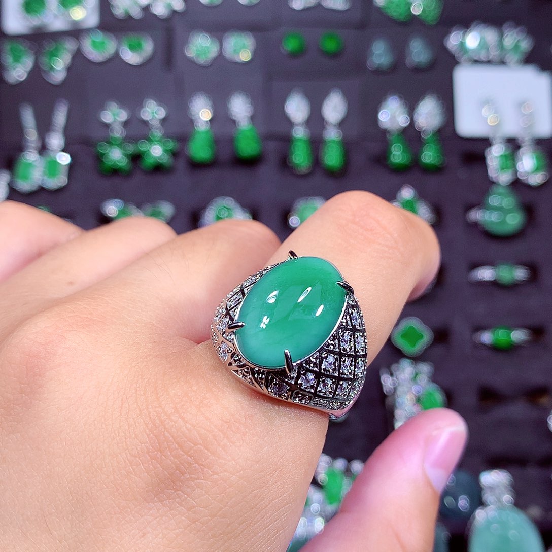 颈饰未镶嵌翡翠天然