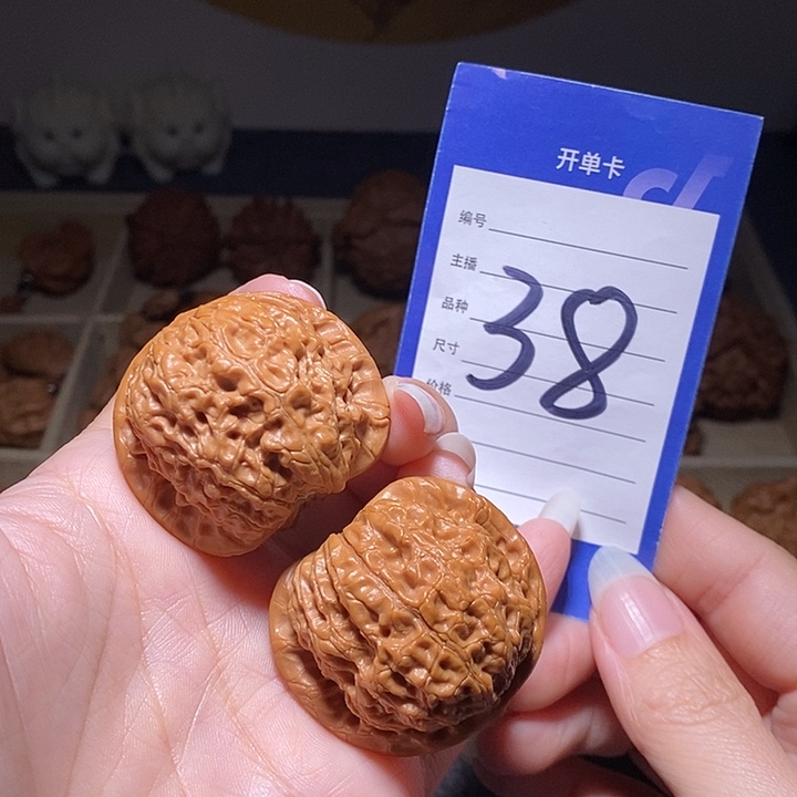 把件文玩核桃血麒麟40左右