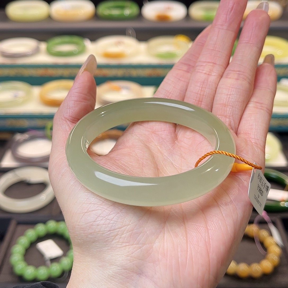 和田玉手镯未镶嵌高冰晴