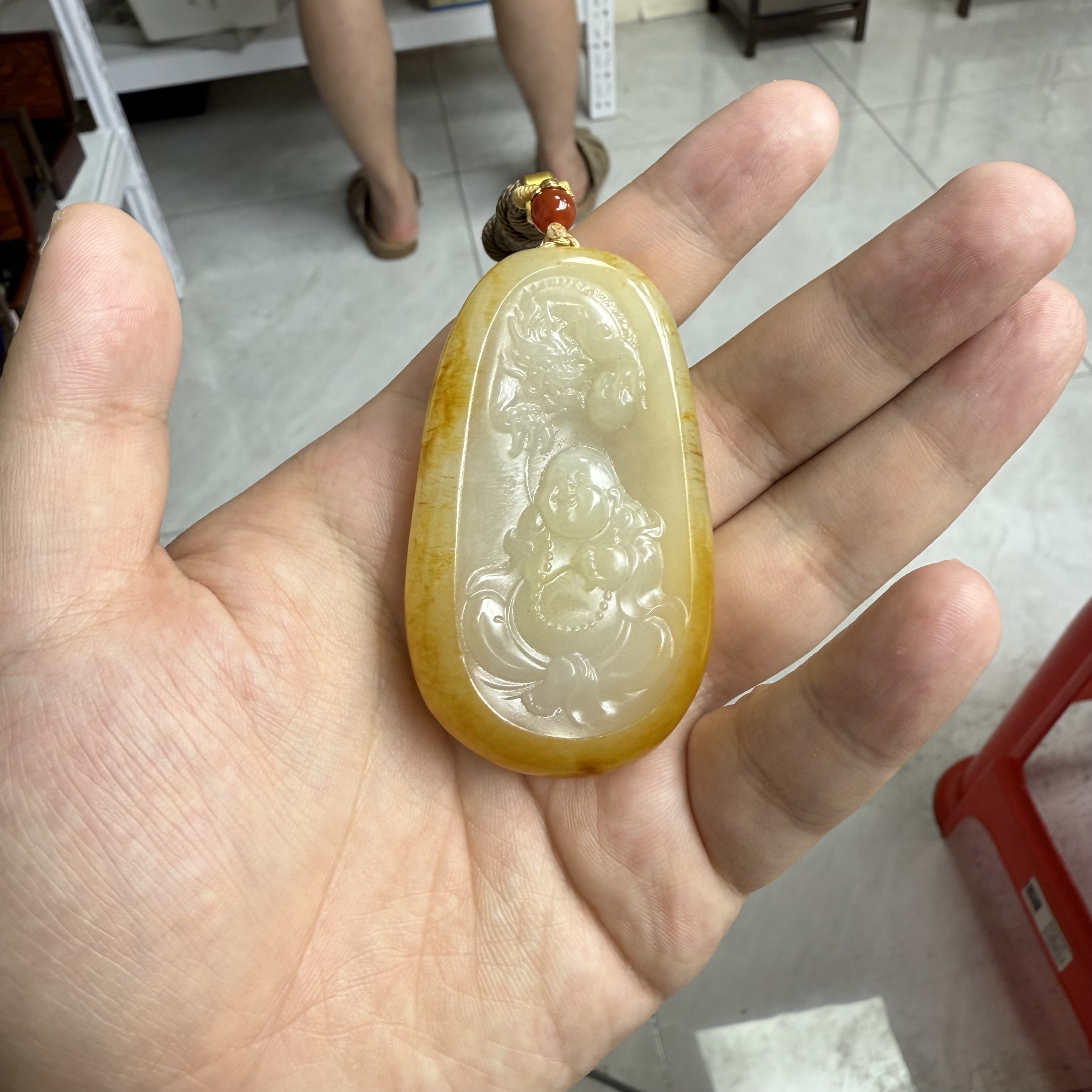 石包沁色佛公手把把玩件