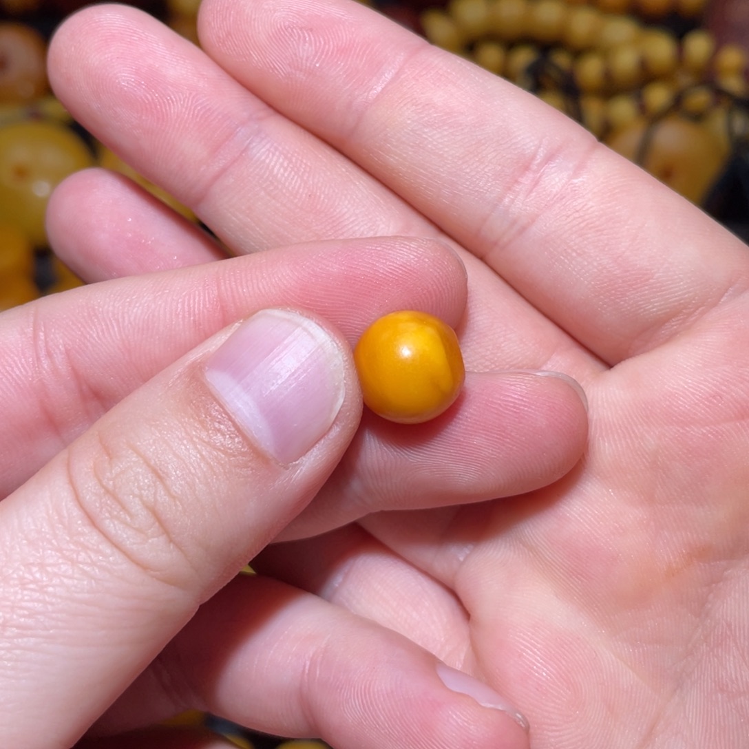 老***赵琥珀未镶嵌裸石苹果珠