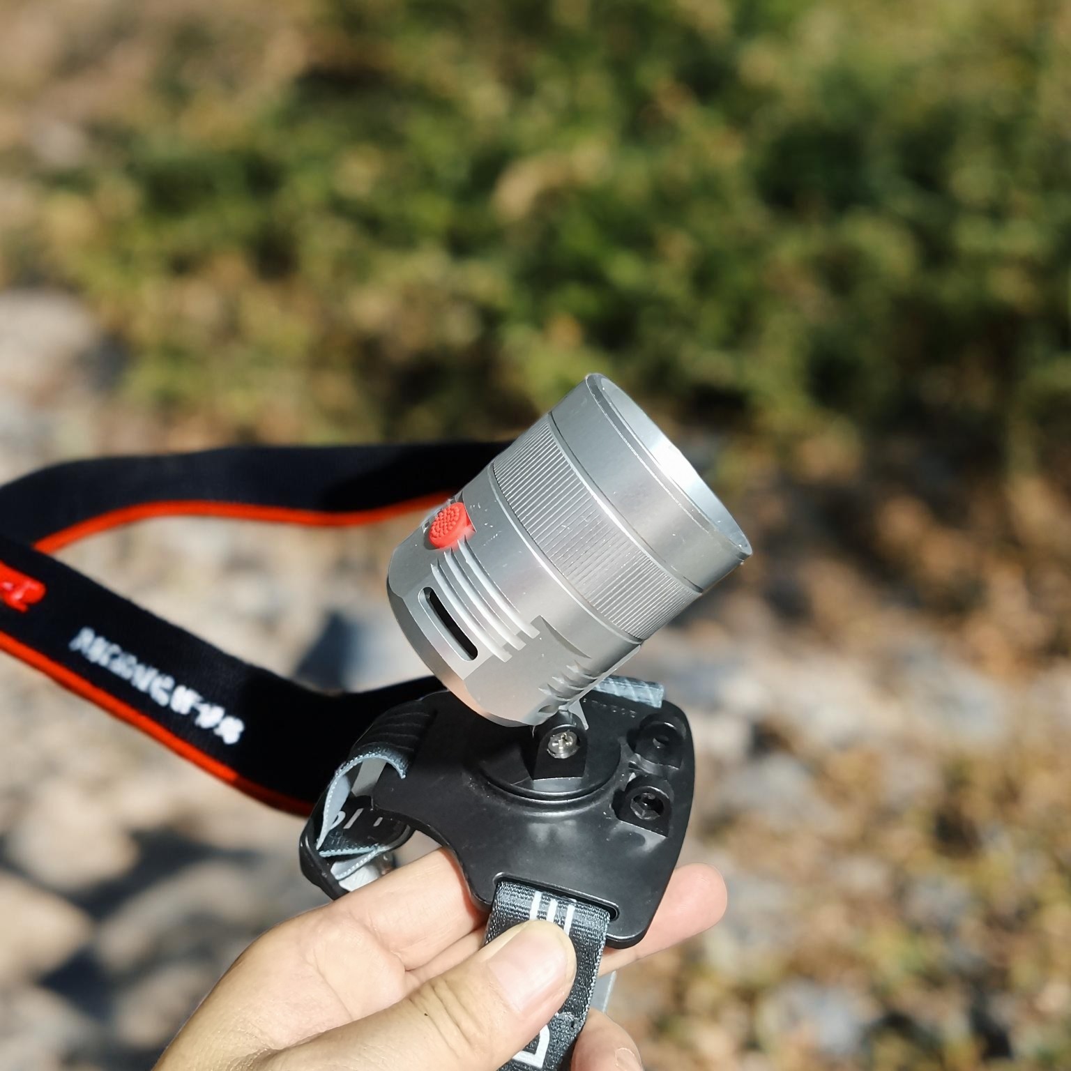 猎鹰九号360度全方位横流不降档正戴侧戴两用远泛一体实战头灯