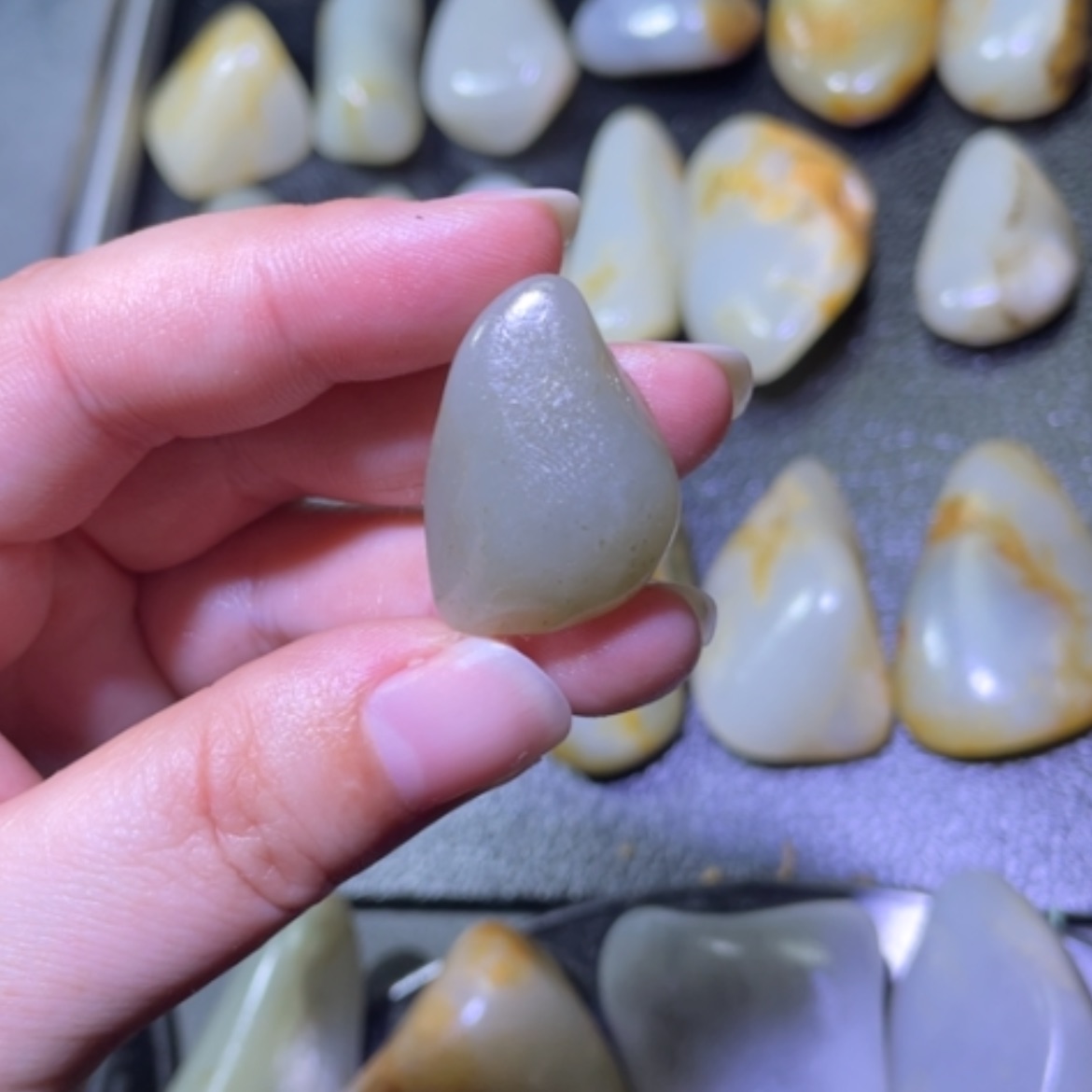 【闪购商品】颈饰未镶嵌和田玉（子料）王**）