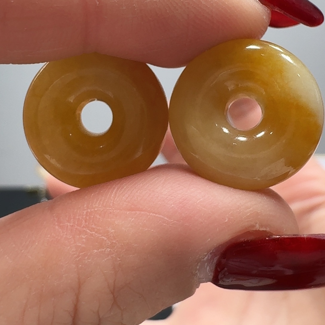 翡翠耳饰未镶嵌裸石